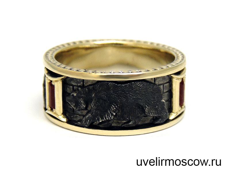 Кольцо из комбинированного золота «Медведь» с гранатами ручной огранки