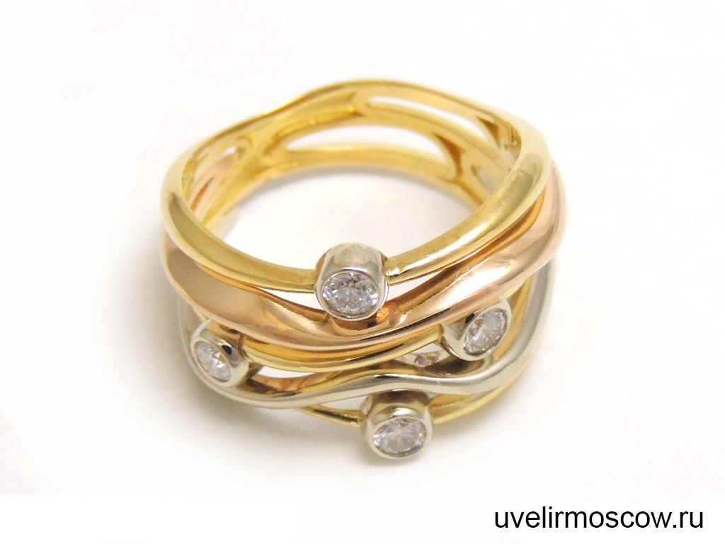 Кольцо из золота трёх цветов с бриллиантами