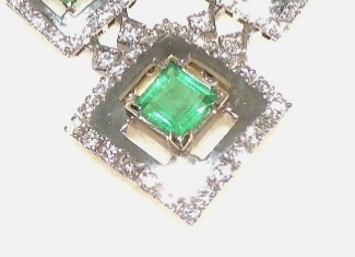 Колье из белого золота с квадратными изумрудами и бриллиантами