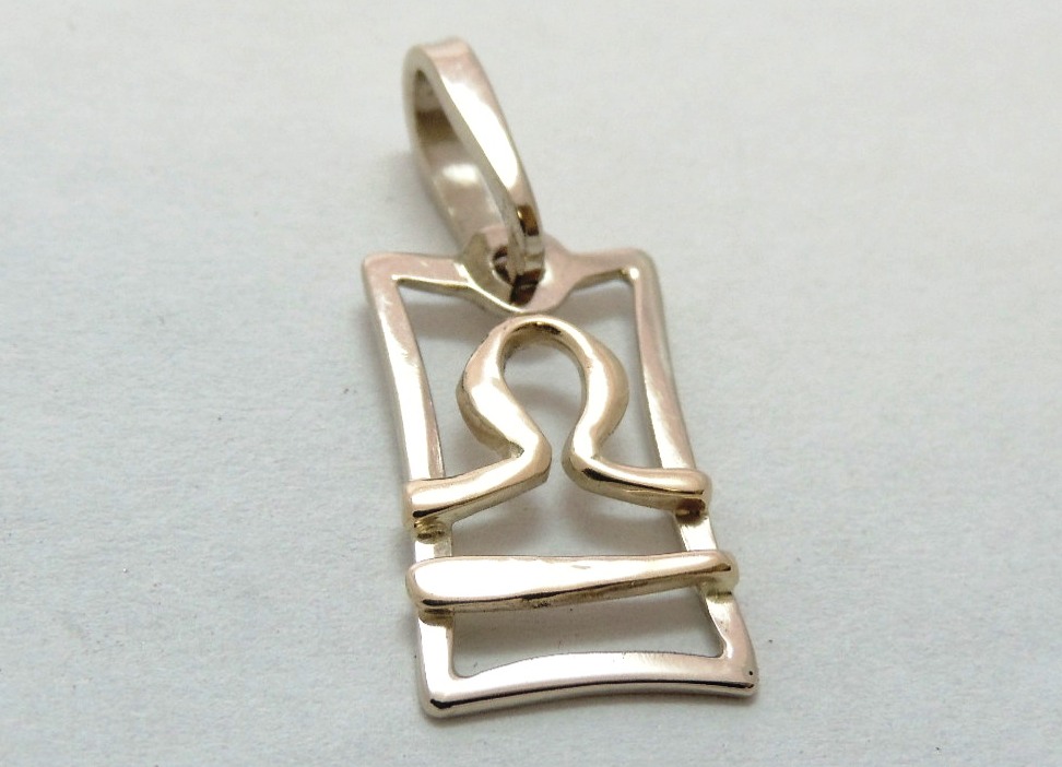 Кулон в форме знака зодиака «весы»