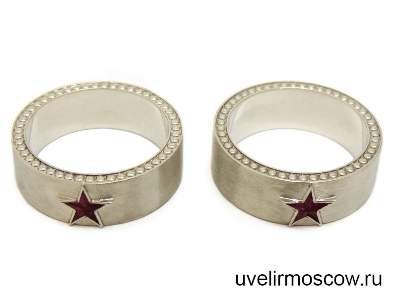 Матовые обручальные кольца из белого золота с рубинами