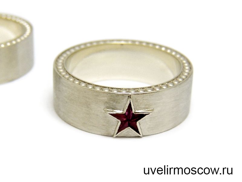 Матовые обручальные кольца из белого золота с рубинами