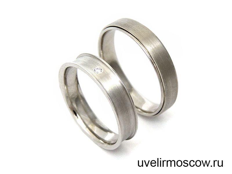 Матовые парные обручальные кольца «Ролики» из белого золота