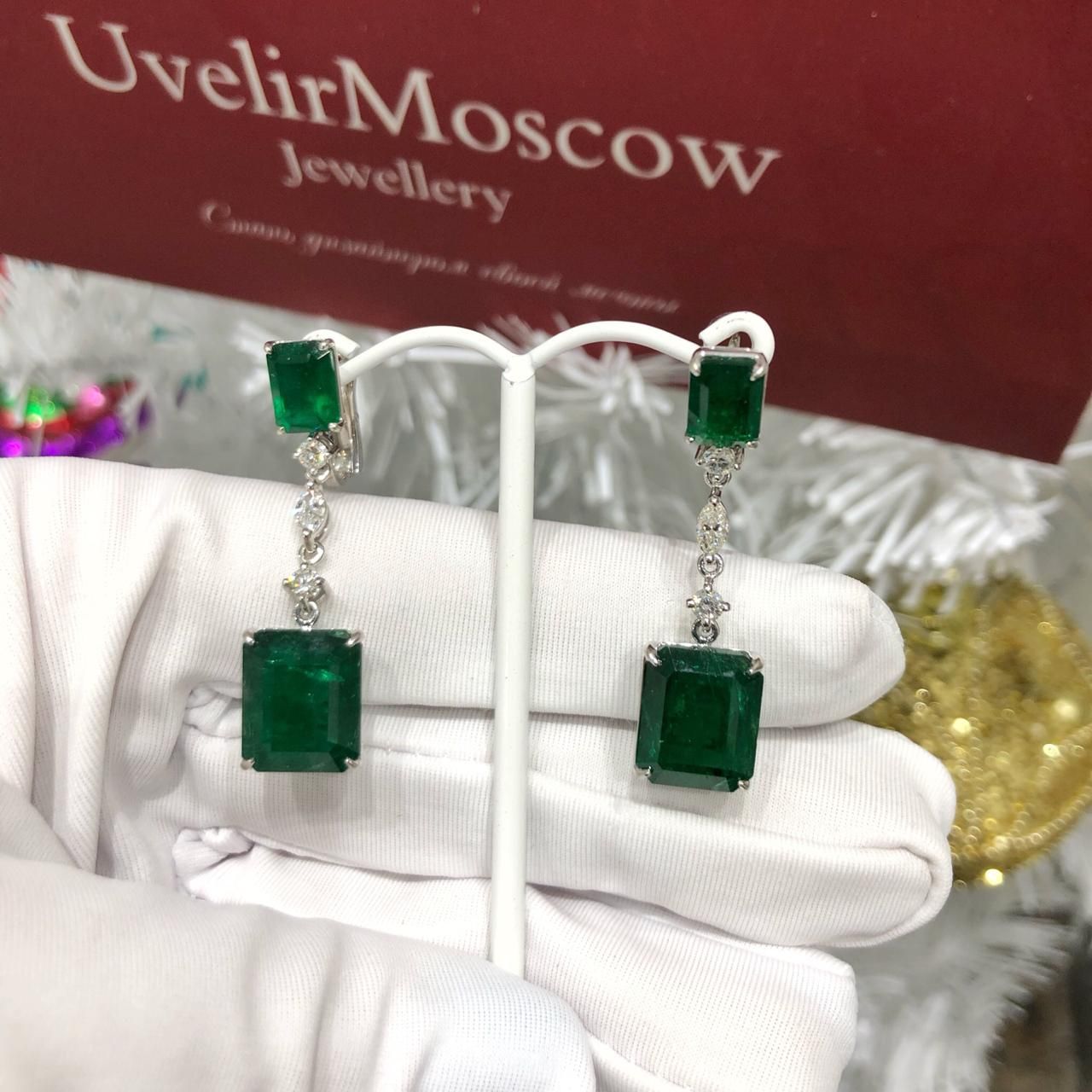 Серьги с изумрудами и бриллиантами