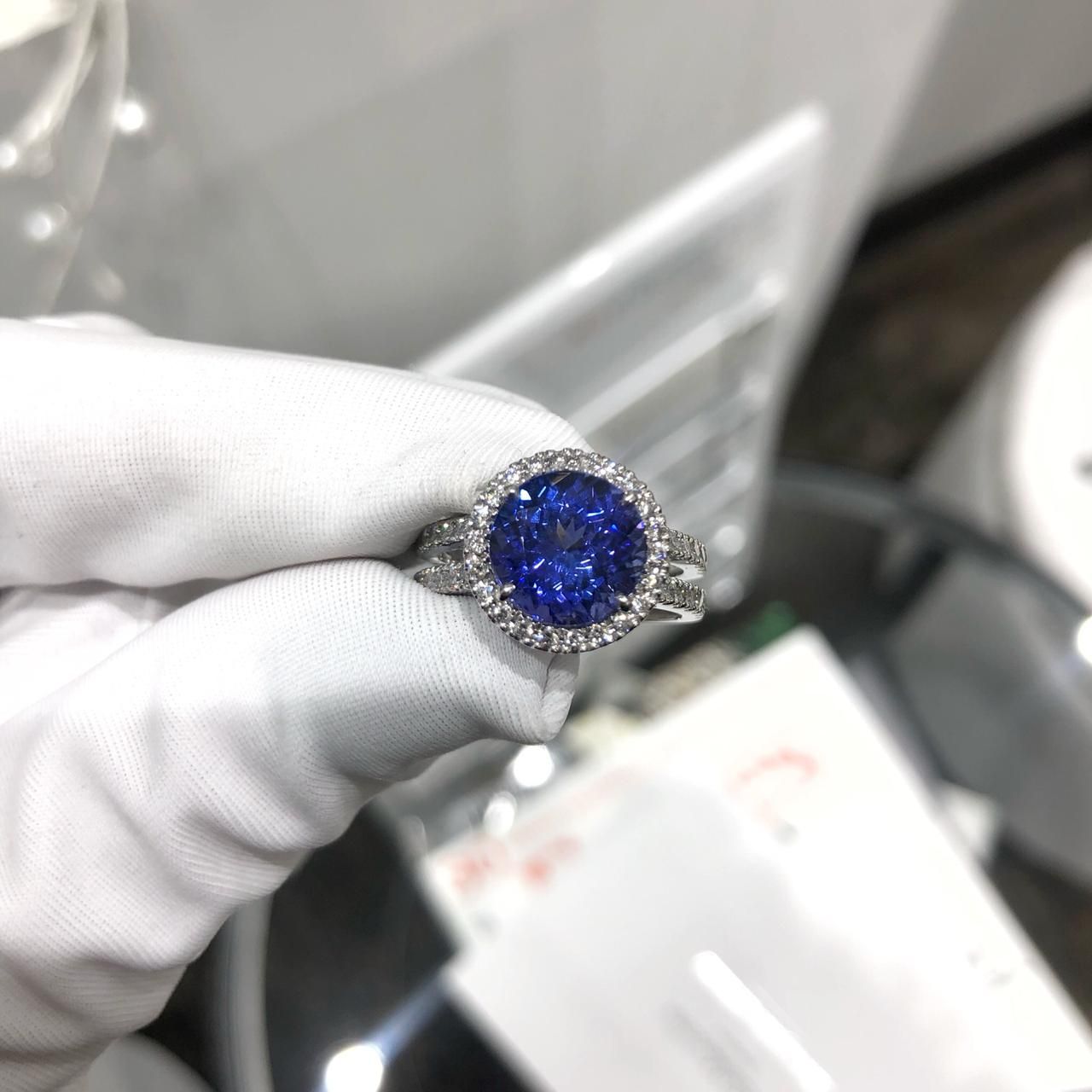 Кольцо с танзанитом и бриллиантами