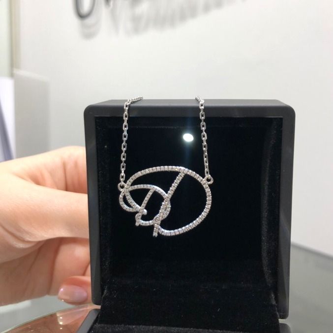 Бриллиантовая подвеска с инициалами