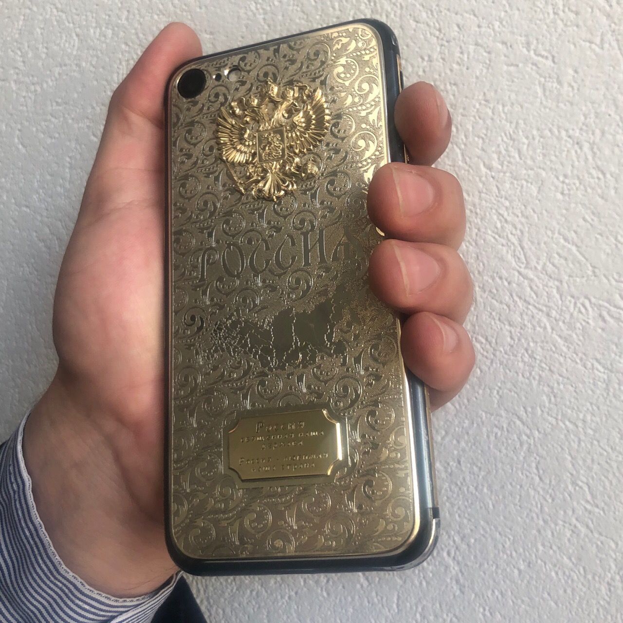 Чехол для iphone из золота