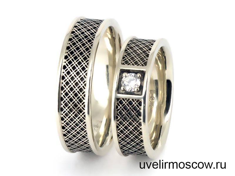 Обручальные кольца из белого золота с чернением и бриллиантами