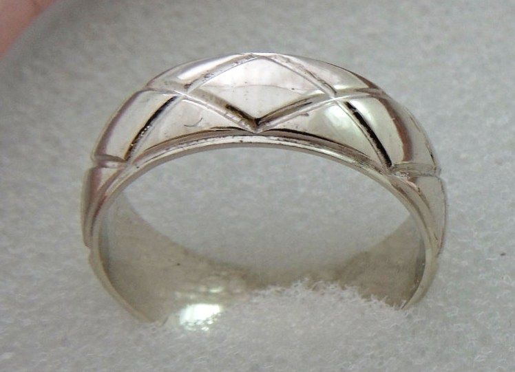 Обручальные кольца из белого золота с узором «Ромб»