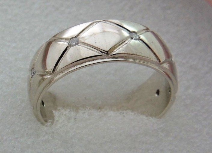 Обручальные кольца из белого золота с узором «Ромб»