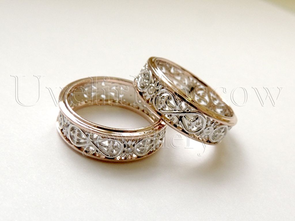 Обручальные кольца из комбинированного золота с узором «Бесконечность»