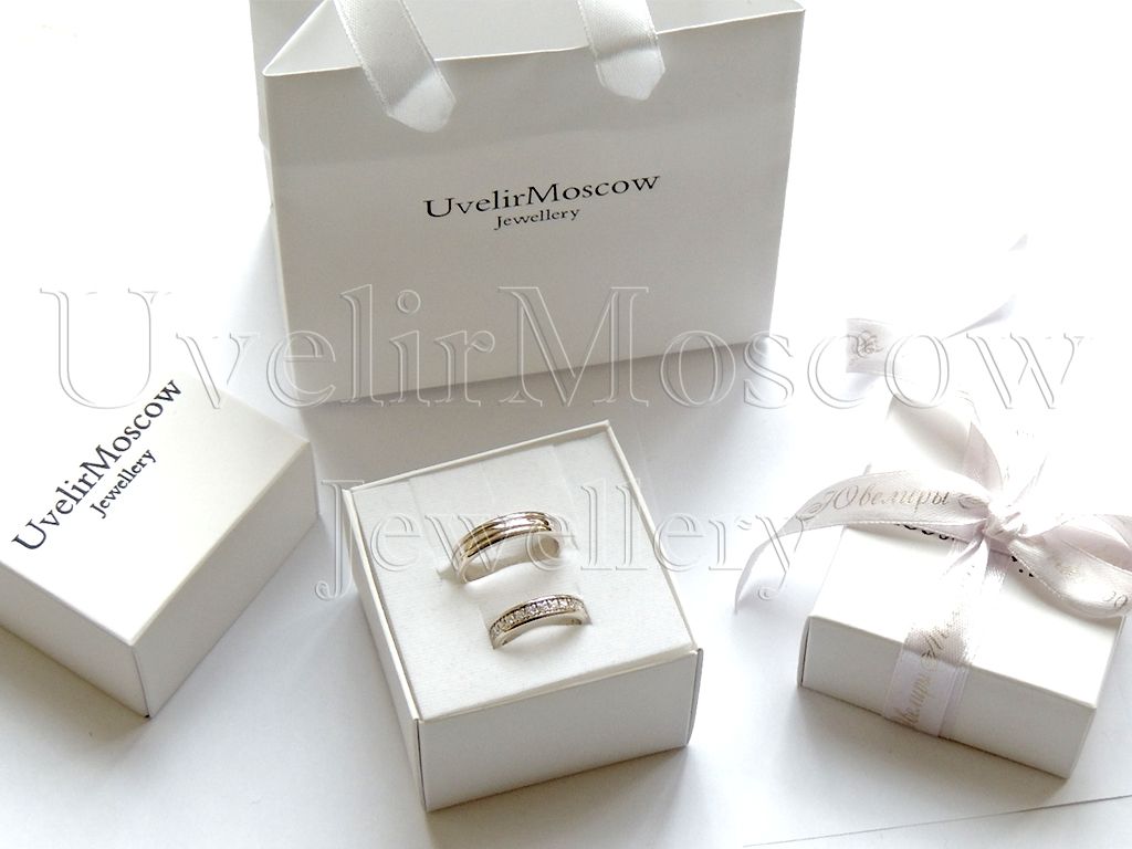 Обручальные кольца из красного и белого золота с бриллиантами