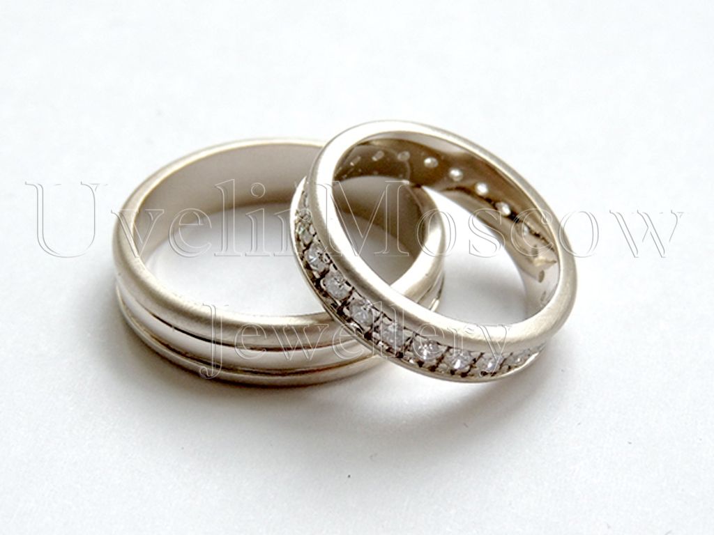 Обручальные кольца из красного и белого золота с бриллиантами