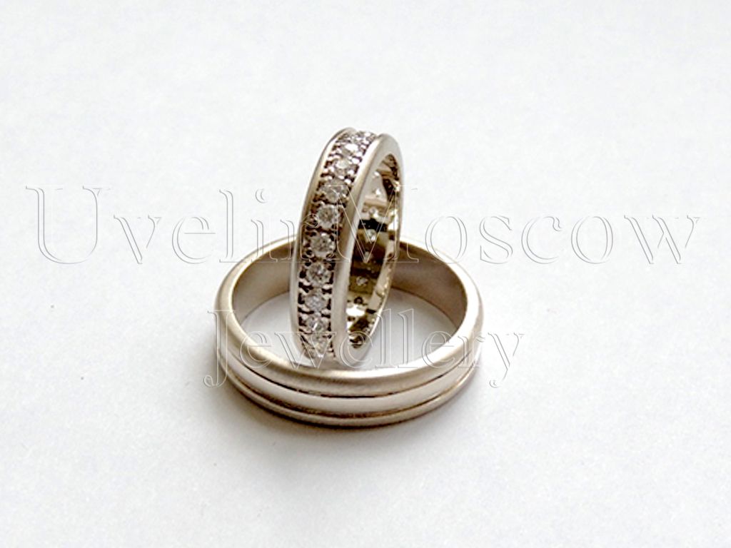 Обручальные кольца из красного и белого золота с бриллиантами