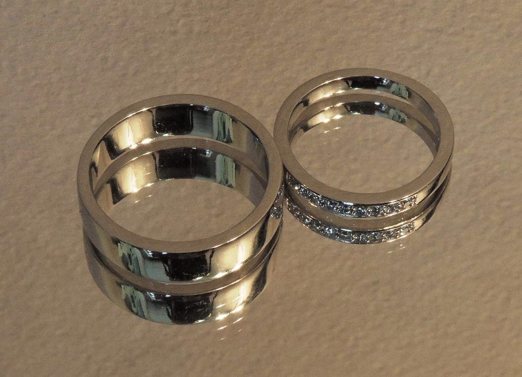 Обручальные кольца из платины 950 пробы с бриллиантами