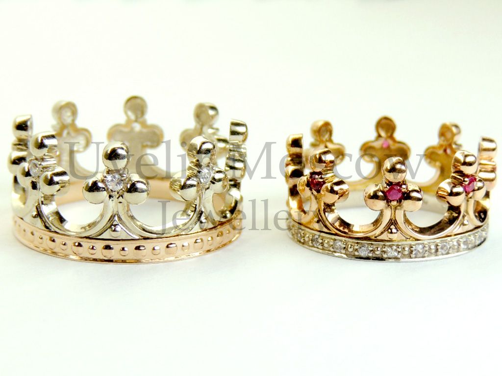 Обручальные кольца-короны из комбинированного золота с рубинами и бриллиантами