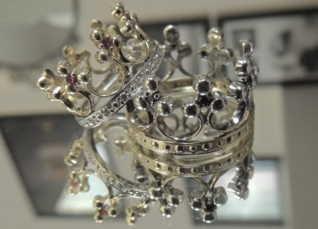 Обручальные кольца в виде короны