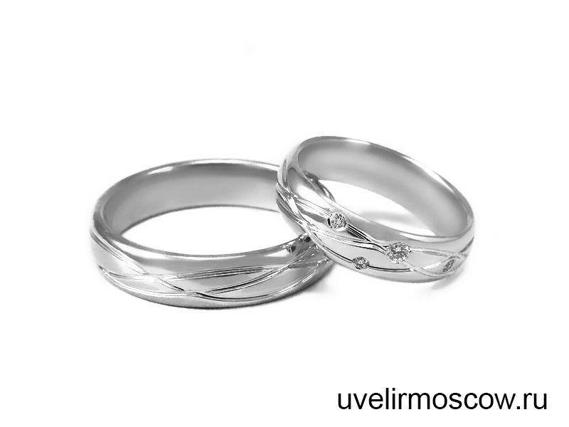 Парные обручальные кольца из белого золота с узором и бриллиантами