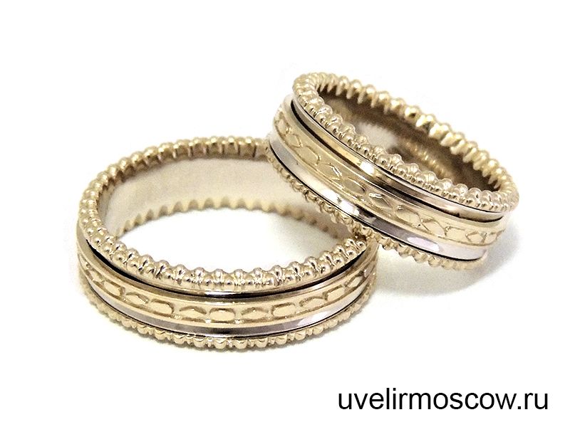 Парные обручальные кольца из желтого и белого золота с узором