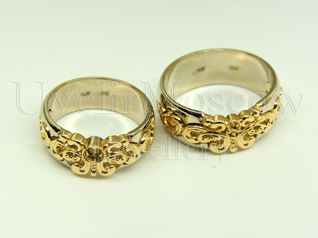 Парные обручальные кольца из желтого золота с узором