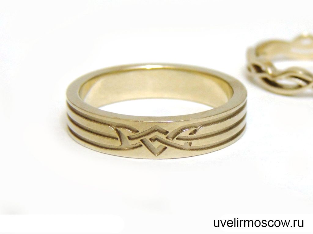 Парные обручальные кольца из желтого золота с орнаментом