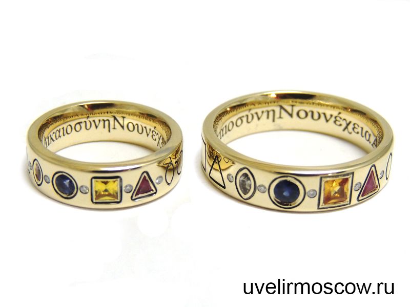 Парные обручальные кольца из желтого золота с разноцветными сапфирами ручной огранки