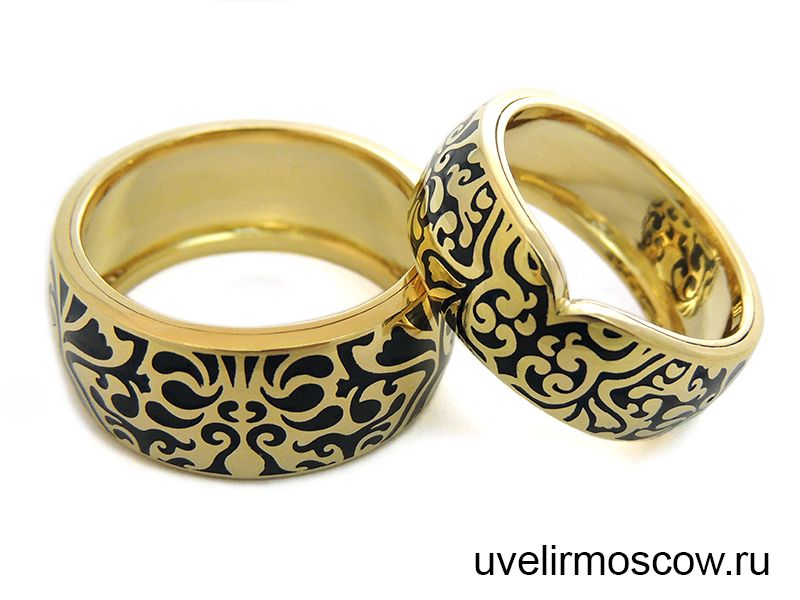 Парные обручальные кольца из желтого золота с узором