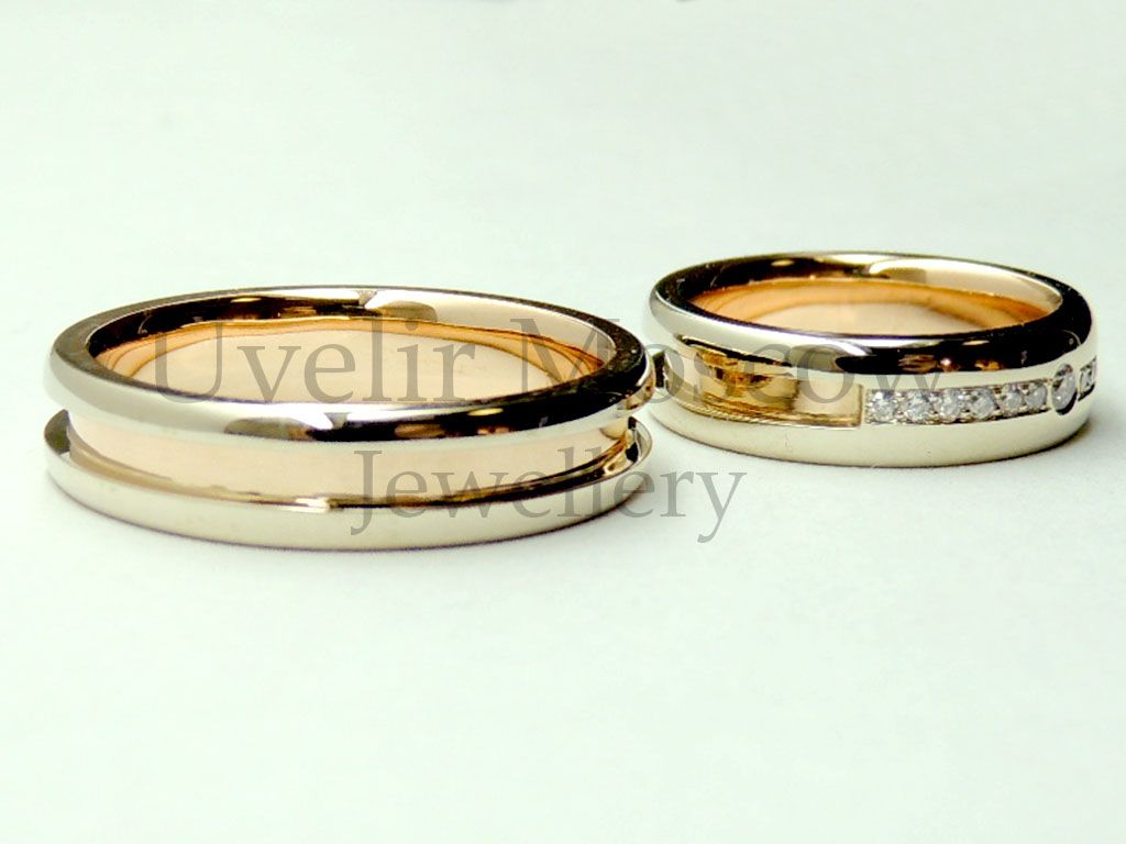 Парные обручальные кольца из комбинированного золота с бриллиантами
