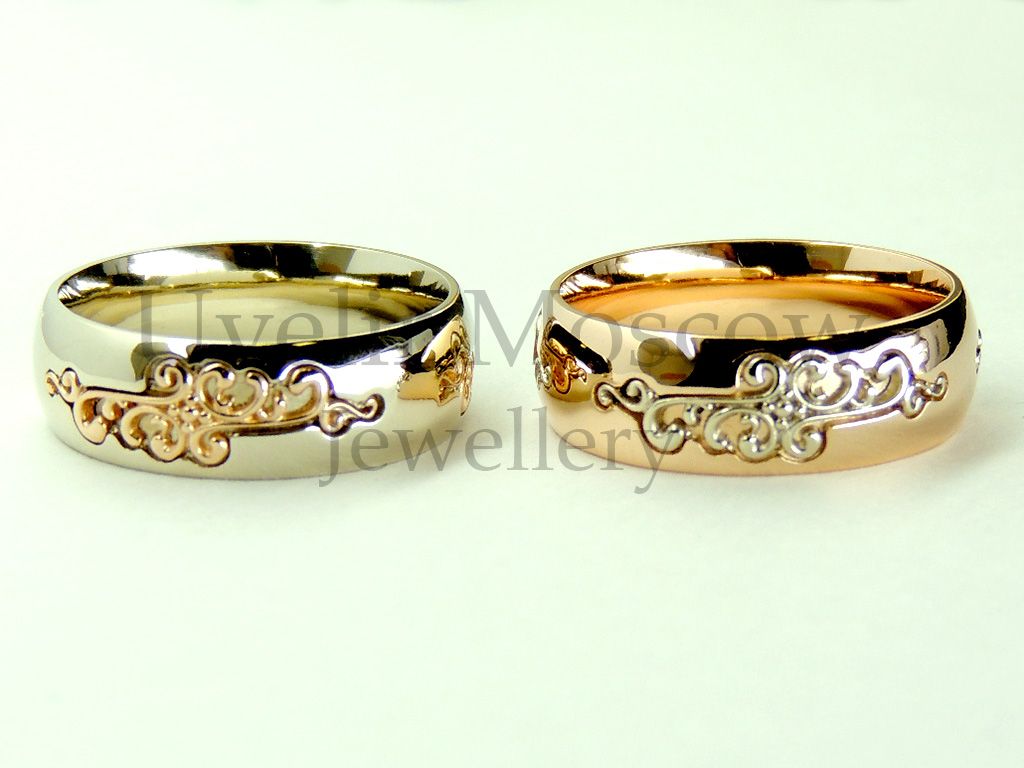 Парные обручальные кольца из комбинированного золота с узором