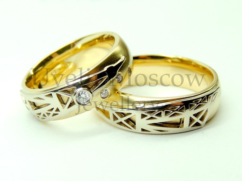 Парные обручальные кольца «la tour eiffel» из желтого золота с бриллиантами