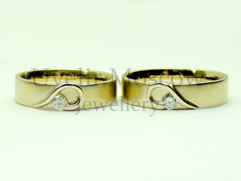 Парные обручальные кольца «Половинки сердца» из желтого золота с бриллиантами