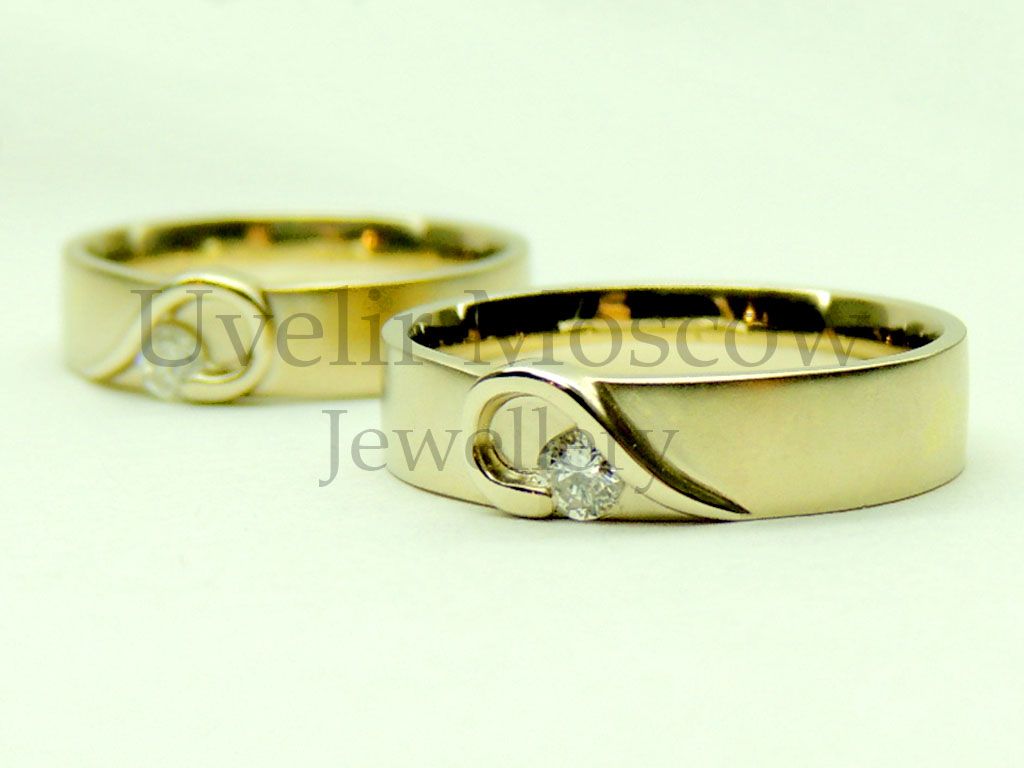 Парные обручальные кольца «Половинки сердца» из желтого золота с бриллиантами