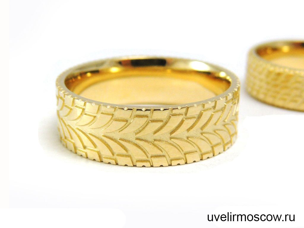 Широкие обручальные кольца-шины из желтого золота