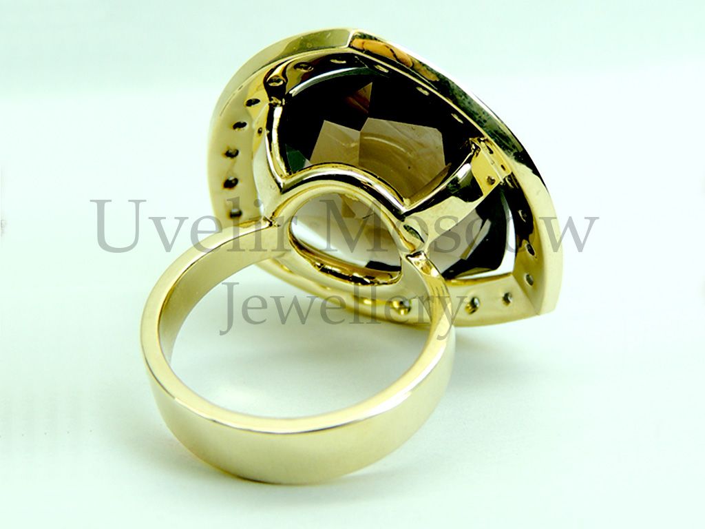 Перстень из желтого золота с раухтопазом и бриллиантами