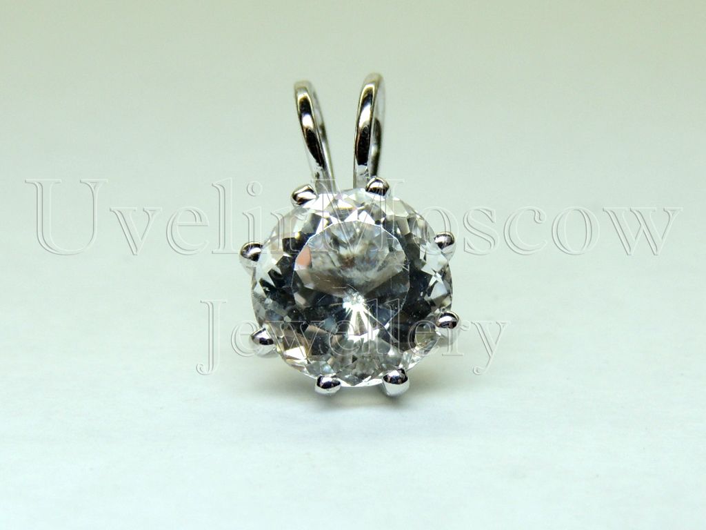 Подвеска из белого золота с крупным бриллиантом
