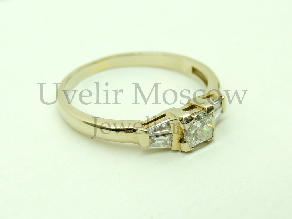 Помолвочное кольцо из желтого золота с бриллиантами
