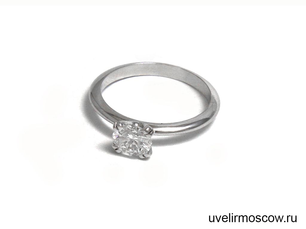 Классическое помолвочное кольцо из платины с бриллиантом