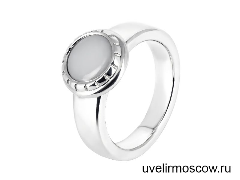 Серебряное кольцо с белым кахолонгом