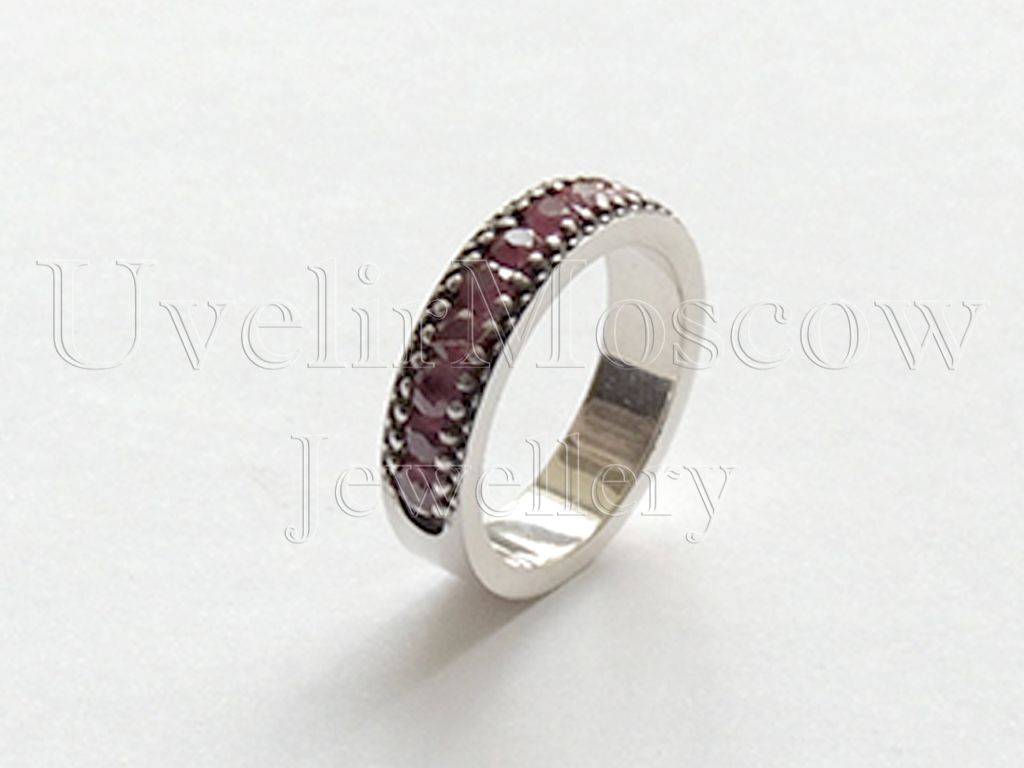 Серебряное кольцо с рубинами
