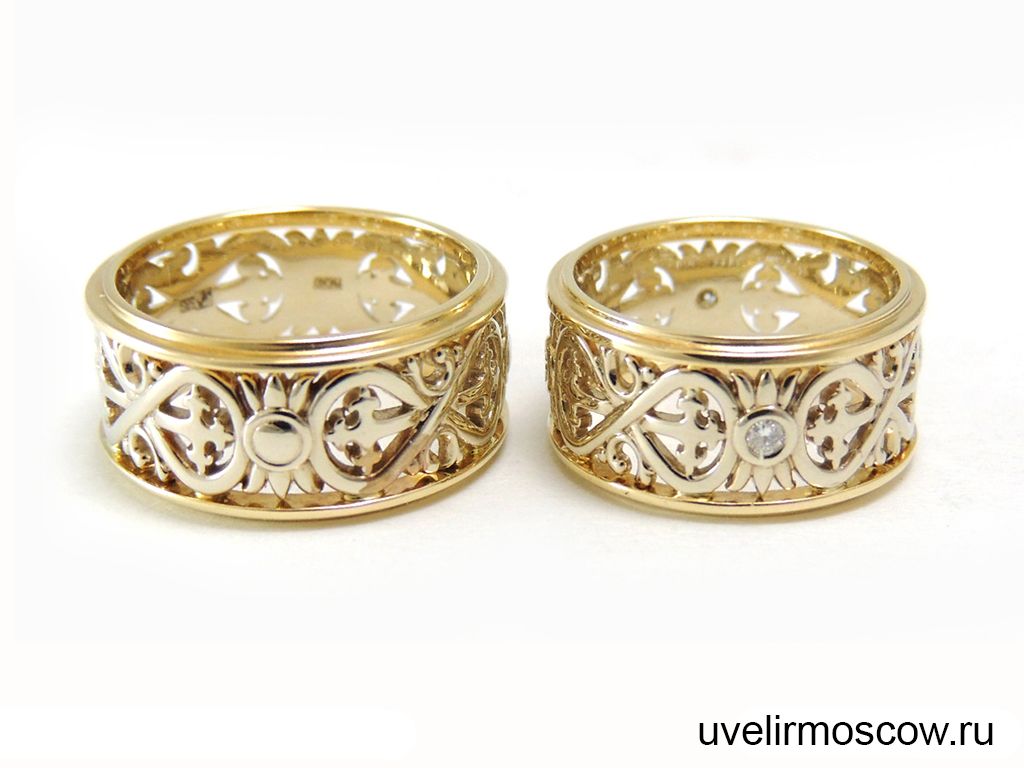 Широкие обручальные кольца из комбинированного золота с узором «Бесконечность»